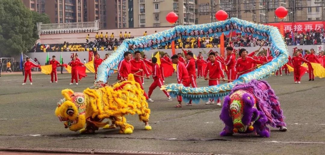 校运会致辞_校运会开幕式精彩瞬间_校园田径运动会