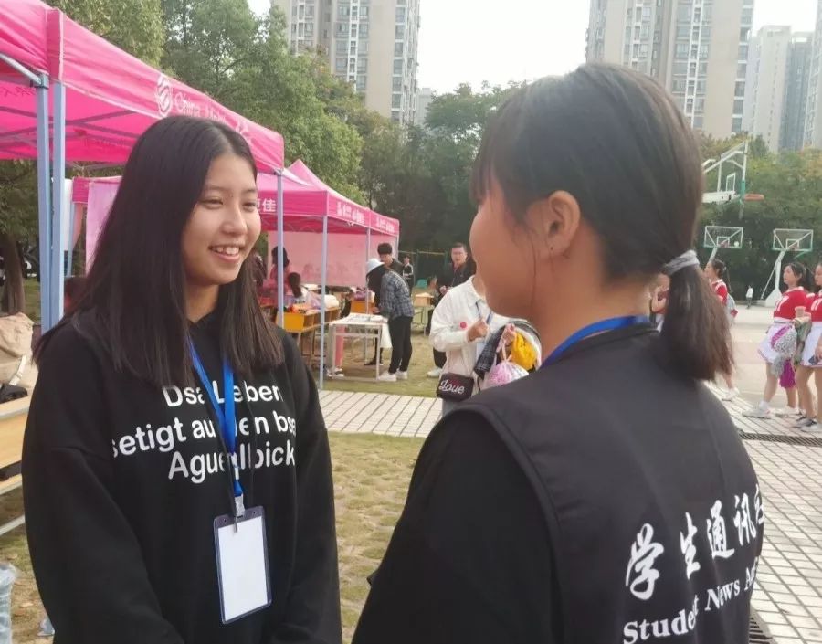 校运会致辞_校园田径运动会_校运会开幕式精彩瞬间