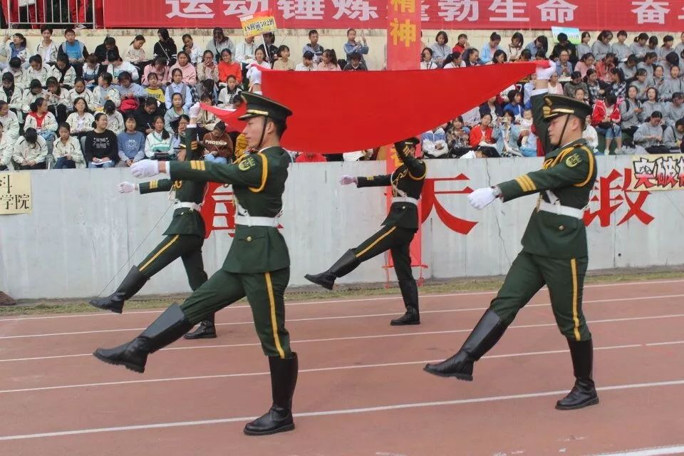 校运会致辞_校运会开幕式精彩瞬间_校园田径运动会