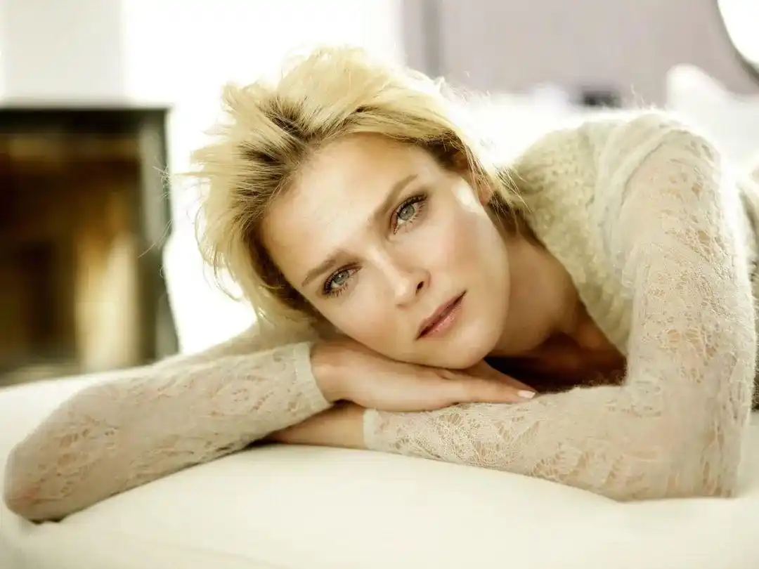 爱沙尼亚超模Carmen Kass 时尚芭莎封面_传奇超模Carmen Kass 重返时尚界_carmen kass