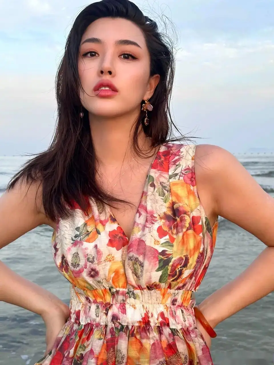 余薇薇35岁美貌身材写真_余薇薇才华魅力展现_余薇薇 内衣秀