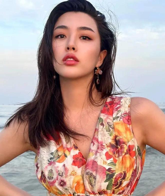 余薇薇 内衣秀_35岁余薇薇丰腴身材写真_人间尤物魅力无法抵挡