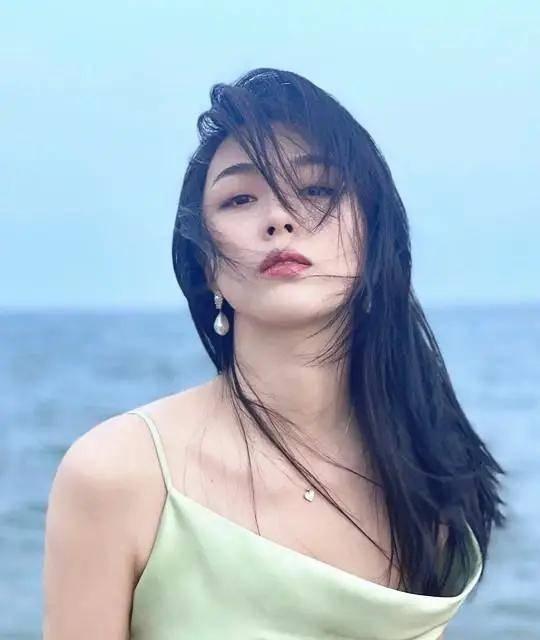 余薇薇 内衣秀_35岁余薇薇丰腴身材写真_人间尤物魅力无法抵挡