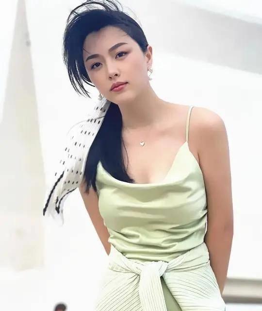 人间尤物魅力无法抵挡_35岁余薇薇丰腴身材写真_余薇薇 内衣秀