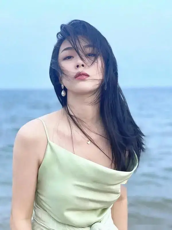 余薇薇 内衣秀_余薇薇写真集_余薇薇女神形象