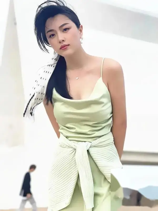 余薇薇女神形象_余薇薇写真集_余薇薇 内衣秀