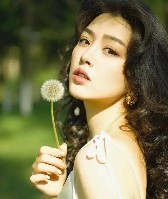 余薇薇饱满身材_余薇薇身材气质才华_余薇薇 内衣秀