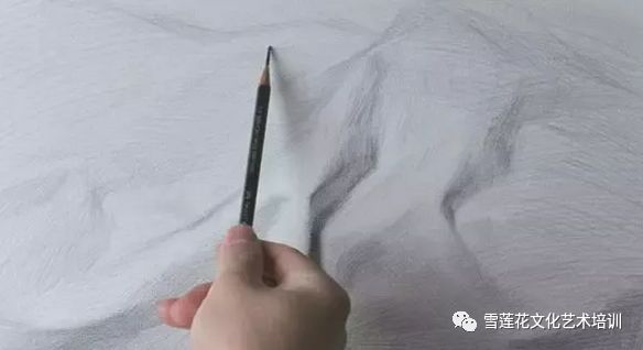 素描衬布画法_衬布黑白灰关系_素描衬布画法步骤图