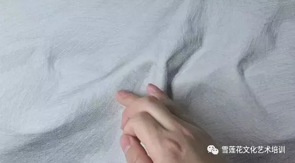 素描衬布画法_衬布黑白灰关系_素描衬布画法步骤图
