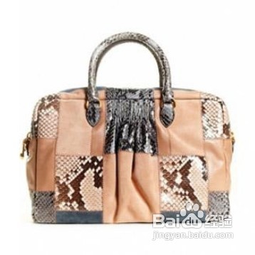 miumiu官网包包真假辨别