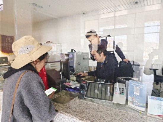青藏铁路五一客流高峰应对措施_五一青藏铁路旅客运输服务_日喀则火车站