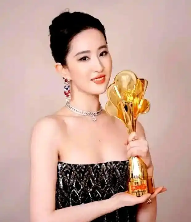 刘亦菲素颜照_刘亦菲不化妆啥样_刘亦菲真实状态