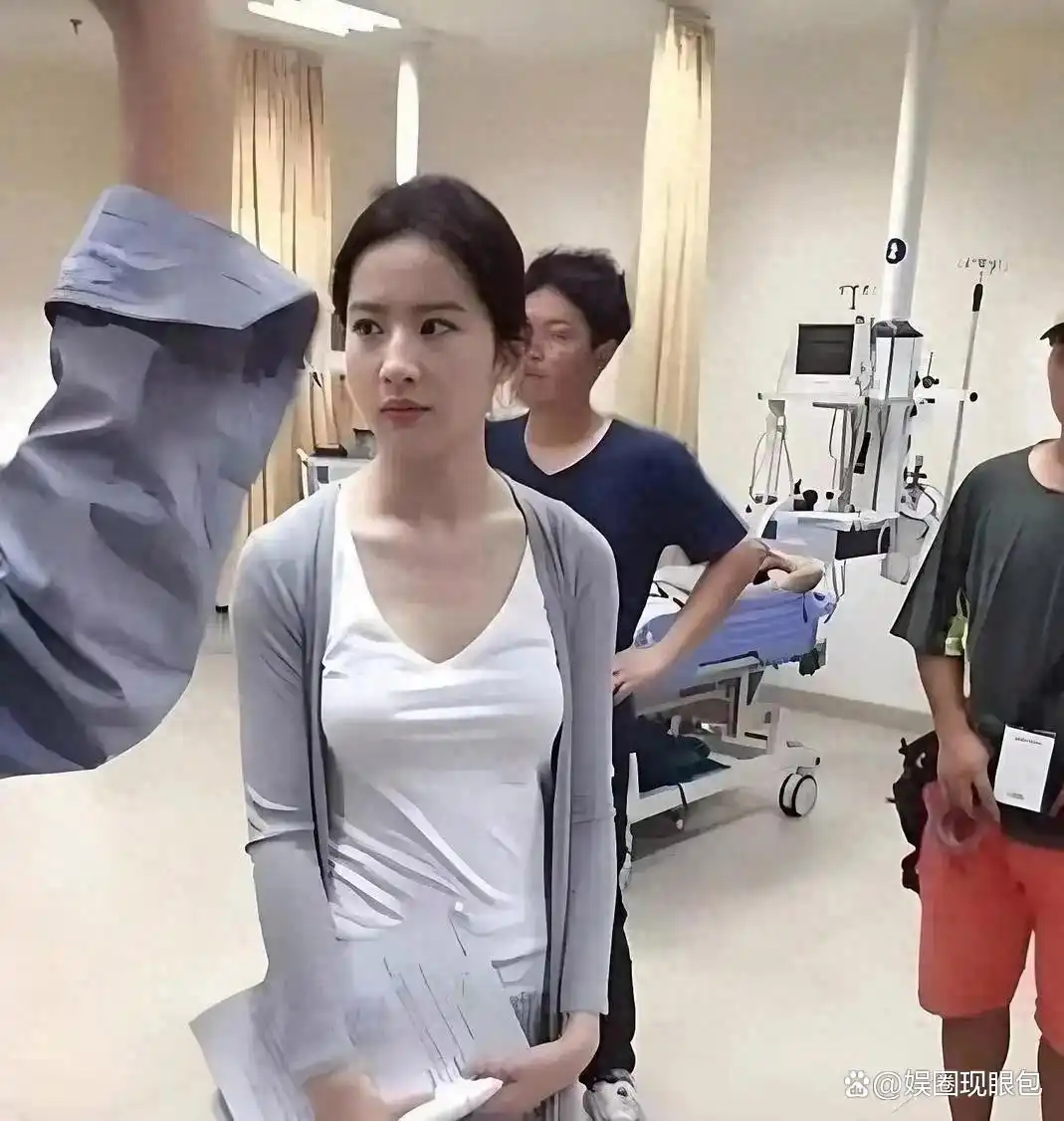 刘亦菲不化妆啥样_刘亦菲真实状态路透_刘亦菲素颜生图