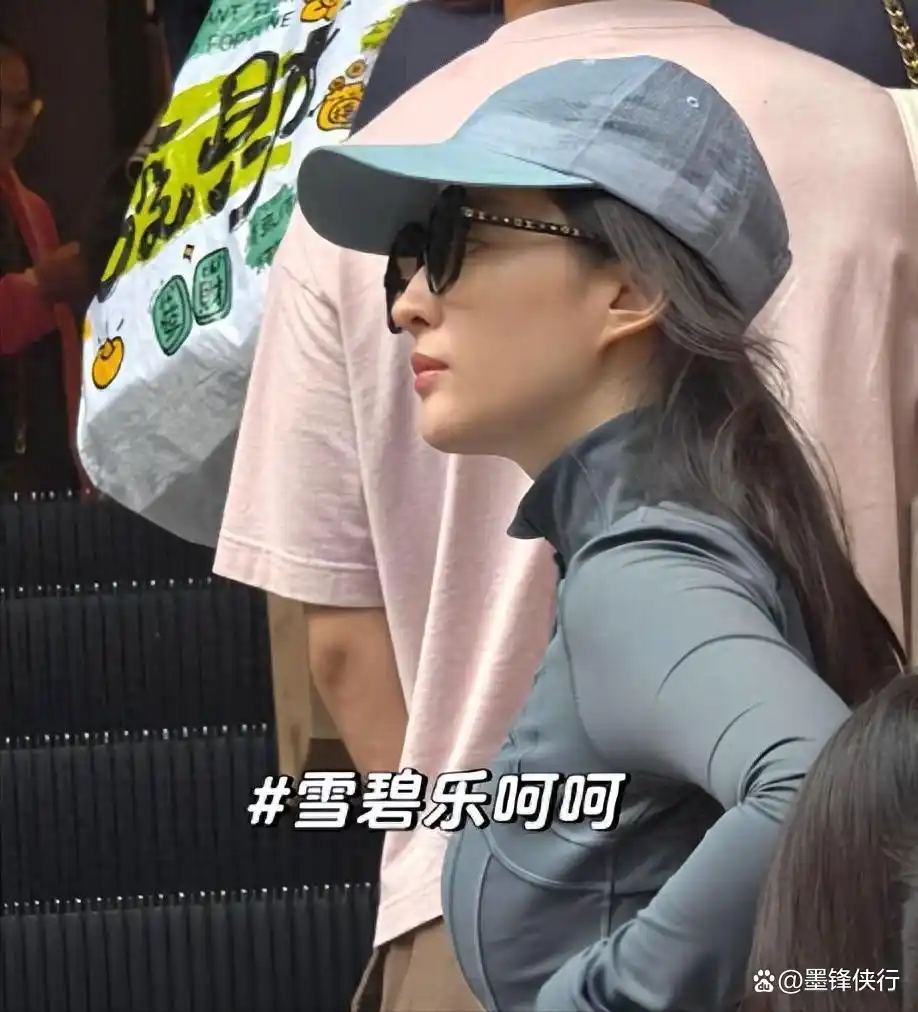 刘亦菲茶餐厅真实状态_刘亦菲不化妆啥样_刘亦菲香港素颜街拍
