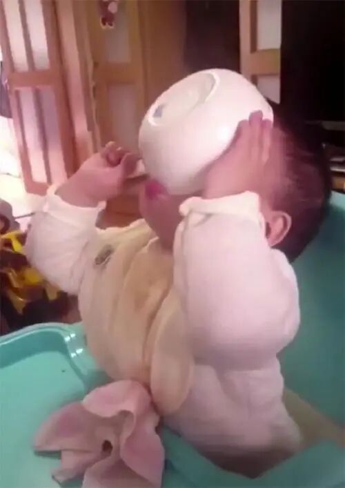 小孩吃饭搞笑图片_培养孩子自己吃饭的能力_如何让孩子好好吃饭