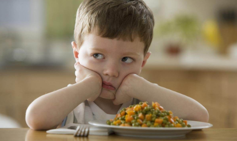 如何让孩子好好吃饭_培养孩子自己吃饭的能力_小孩吃饭搞笑图片