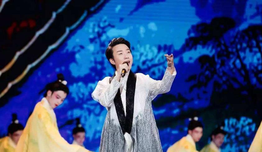 星光大道 草根歌手 成名之路_星光大道 李玉刚 音乐人生_李玉刚谁捧红的