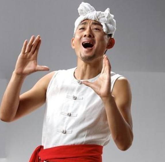 李玉刚谁捧红的_星光大道 李玉刚 音乐人生_星光大道 草根歌手 成名之路