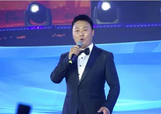 星光大道 草根歌手 成名之路_星光大道 李玉刚 音乐人生_李玉刚谁捧红的