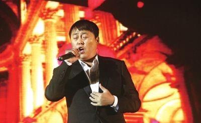 星光大道 李玉刚 音乐人生_星光大道 草根歌手 成名之路_李玉刚谁捧红的