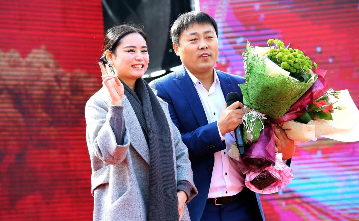 李玉刚谁捧红的_星光大道 草根歌手 成名之路_星光大道 李玉刚 音乐人生