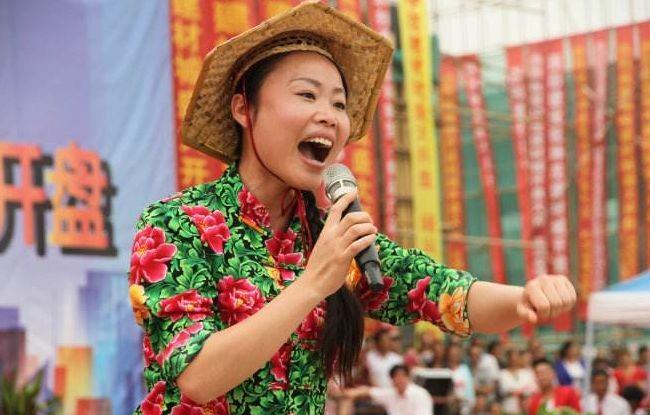 李玉刚谁捧红的_星光大道 李玉刚 音乐人生_星光大道 草根歌手 成名之路