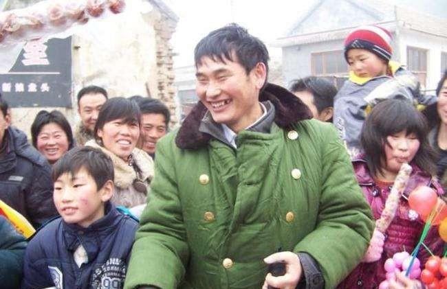 星光大道 李玉刚 音乐人生_李玉刚谁捧红的_星光大道 草根歌手 成名之路