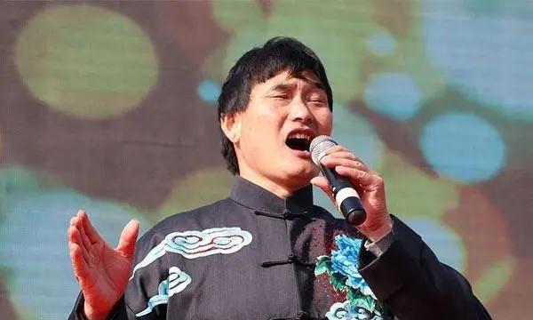 星光大道 李玉刚 音乐人生_星光大道 草根歌手 成名之路_李玉刚谁捧红的