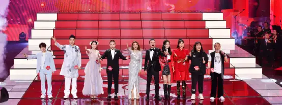 李玉刚成名之路_草根歌手代表_李玉刚谁捧红的