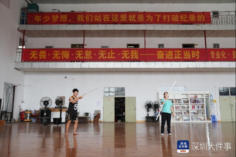 深圳市福永杂技艺术团介绍_福永文化艺术中心_福永杂技艺术团