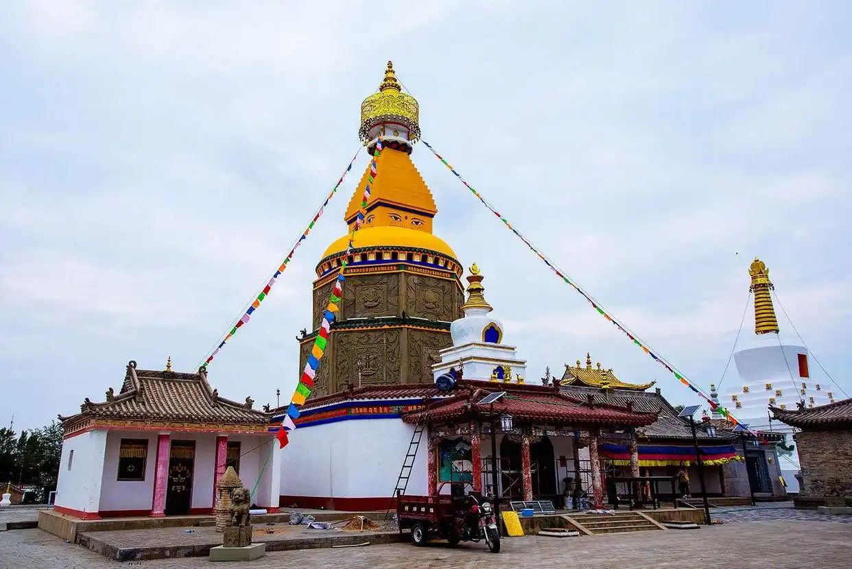 成吉思汗陵旅游攻略_鄂尔多斯有哪些景点_鄂尔多斯十大景点