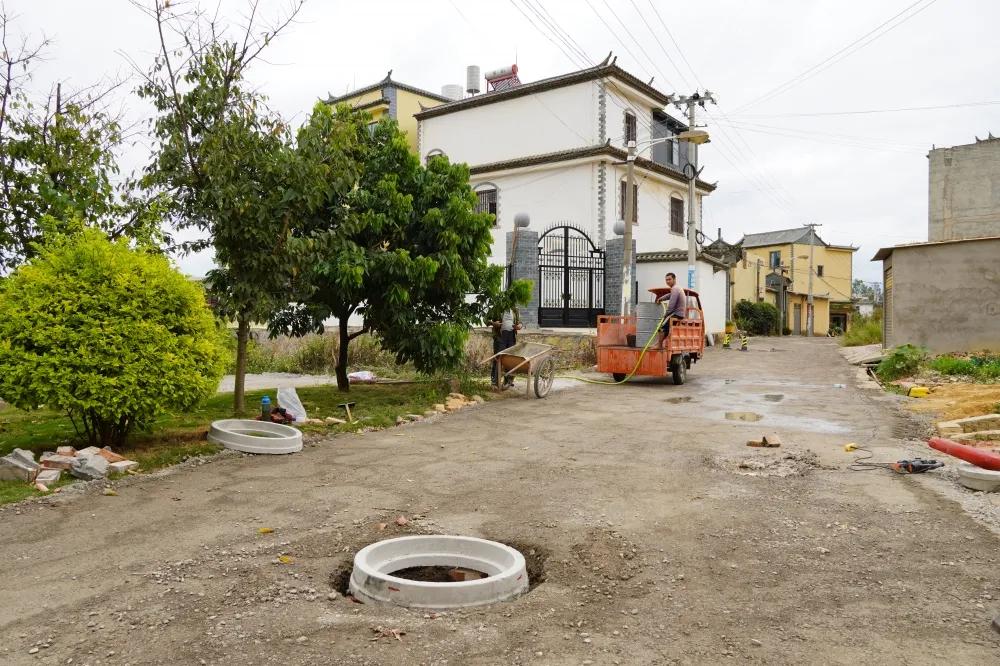 建水紫陶文化产业园区_党群服务中心服务陶企_建水紫陶国家级文化产业示范园区修缮道路