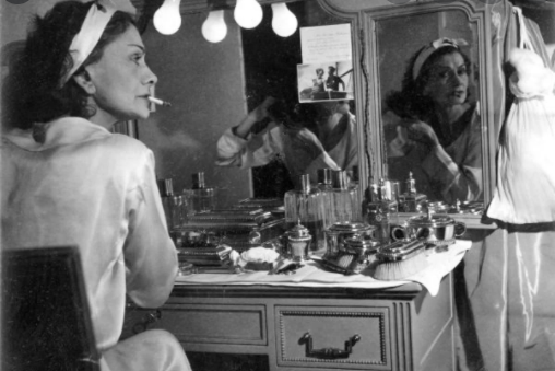 可可香奈儿生平_香奈儿小黑裙的设计_香奈儿小黑裙历史