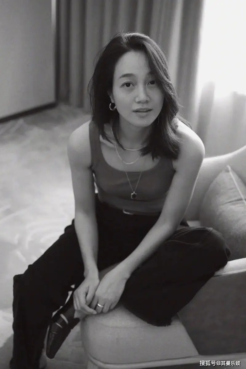 朱丹简约时尚装扮_朱丹性感视频_朱丹黑白写真