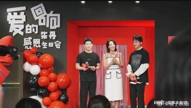 朱丹性感视频_朱丹生日会小香风小白裙_朱丹优雅知性气质穿搭