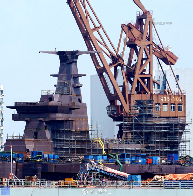 中国两栖攻击舰图片_中国首艘075两栖攻击舰_075两栖攻击舰下水仪式