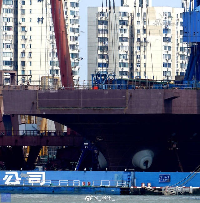 075两栖攻击舰下水仪式_中国两栖攻击舰图片_中国首艘075两栖攻击舰