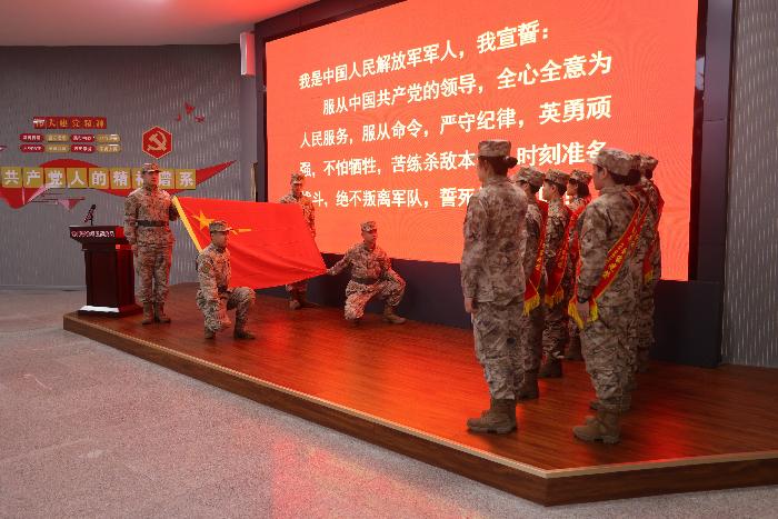 2026大阅兵女兵图片_滨州市女兵入伍欢送仪式_传承红色血脉矢志建功军营