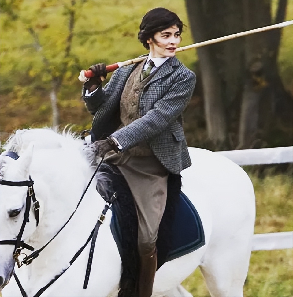 香奈儿品牌创始人故事_香奈儿女士生平_可可香奈儿 百度云