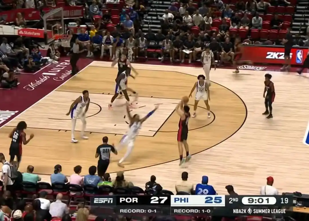 崔永熙开拓者队表现_崔永熙NBA夏季联赛首秀_夏联-崔永熙10分钟得3分 榜眼秀15中0一分未得