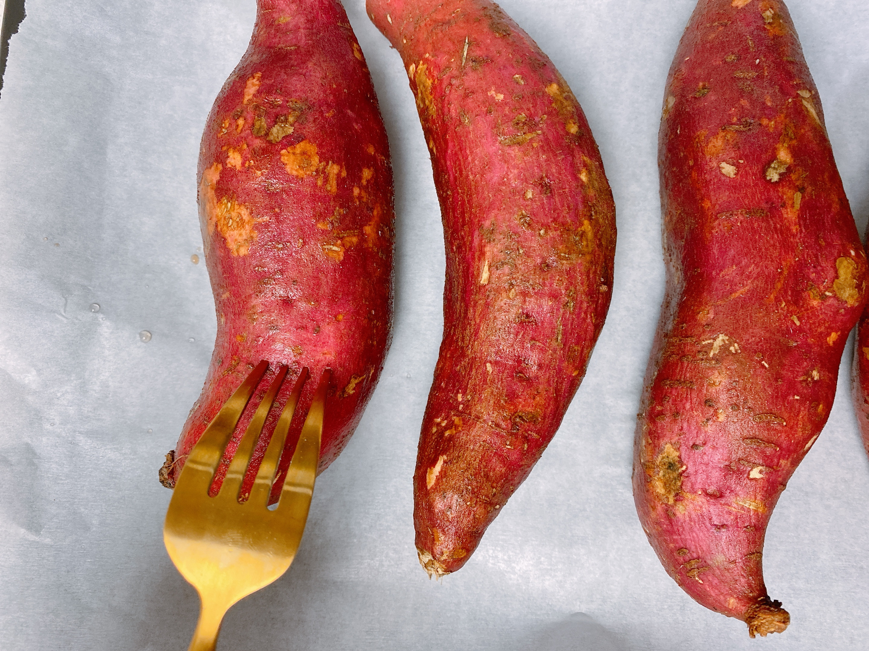 红薯食谱分享_烤红薯做法_考箱烤红薯要多长时间