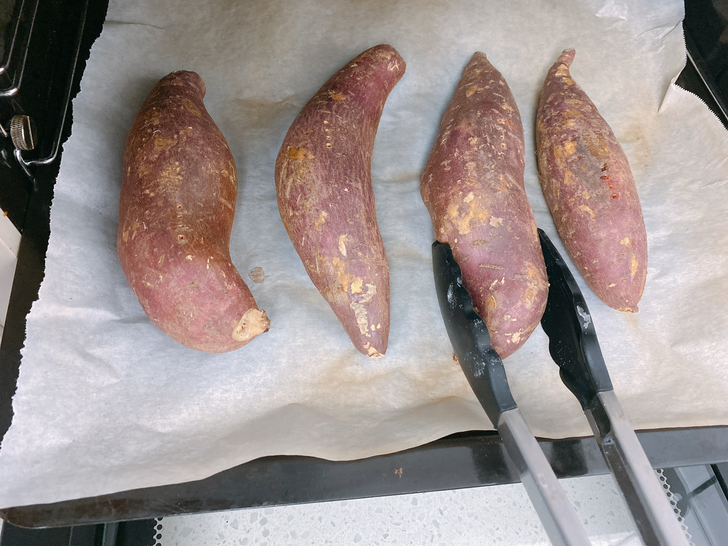 红薯食谱分享_烤红薯做法_考箱烤红薯要多长时间