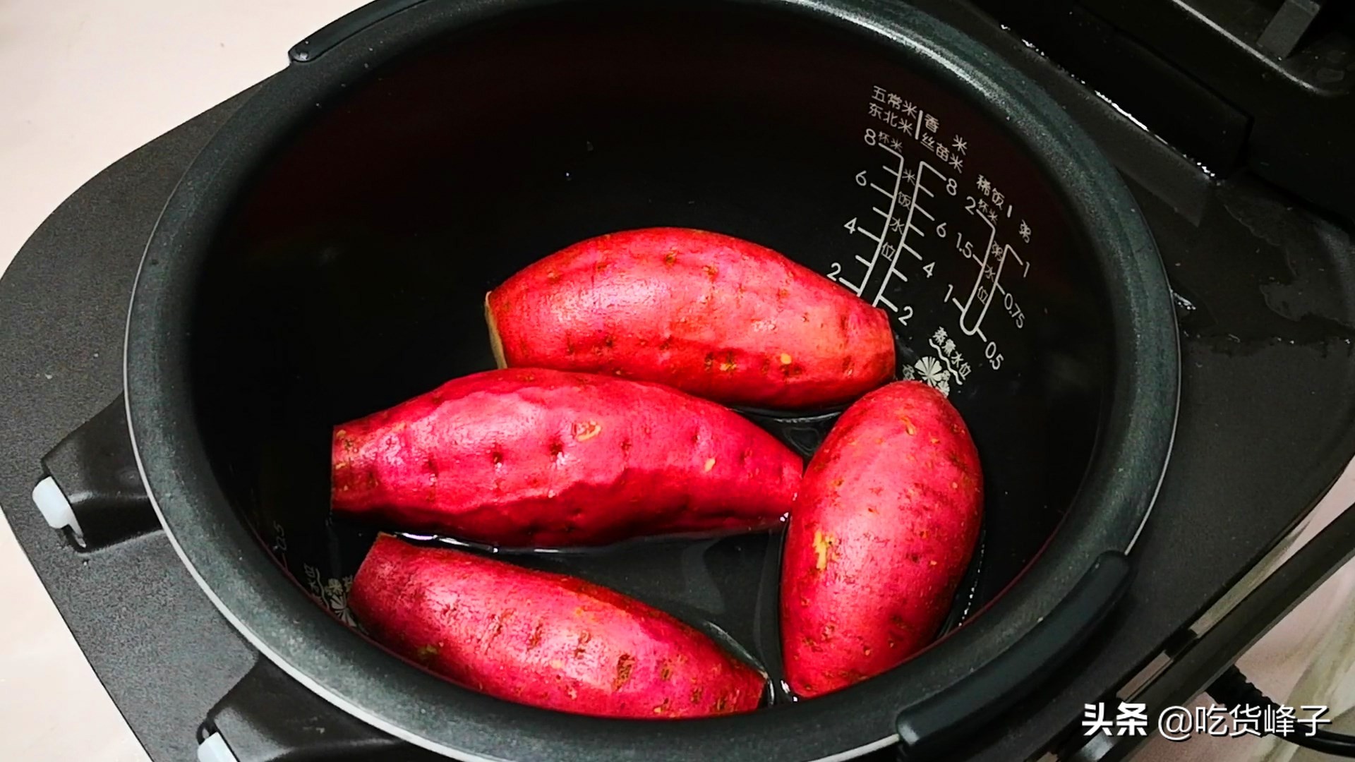 烤红薯用电饭锅怎么做_电饭锅烤红薯技巧_考箱烤红薯要多长时间