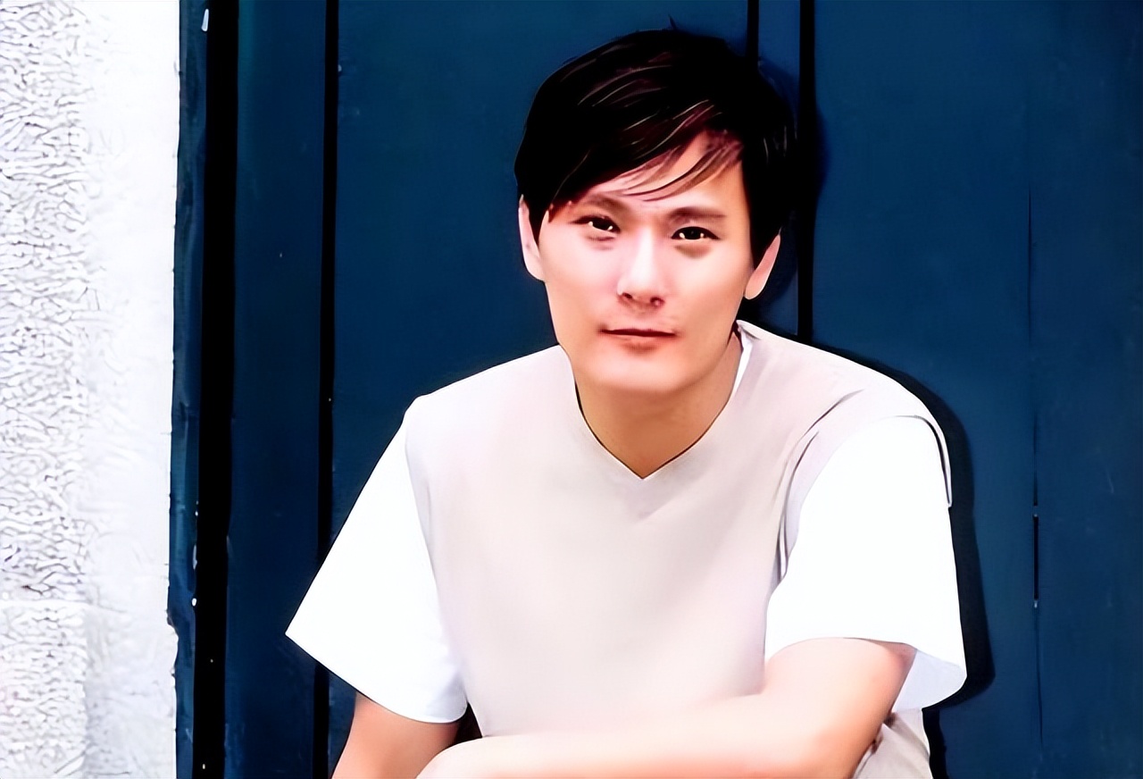 喜欢张信哲的女人很多_张信哲情歌王子成名之路_张信哲音乐生涯起伏