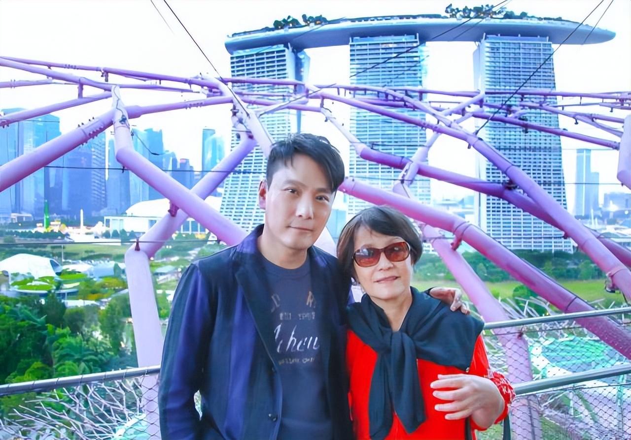 张信哲初恋女友 朱小妹 张信哲57岁未婚原因_喜欢张信哲的女人很多