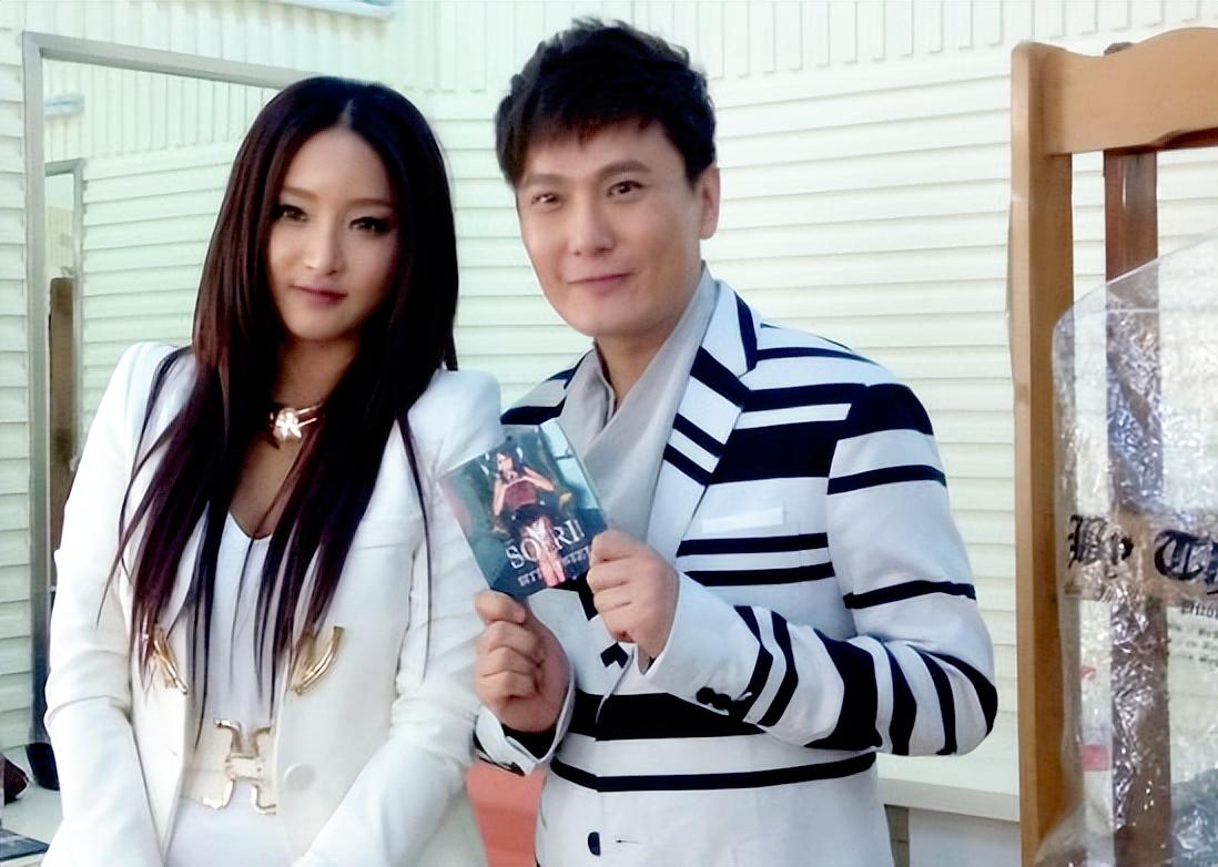 张信哲初恋女友 朱小妹 张信哲57岁未婚原因_喜欢张信哲的女人很多