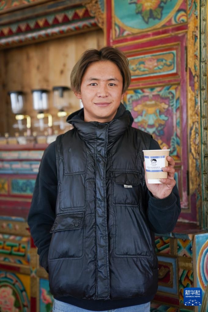 达瓦卓玛结婚照_达瓦卓玛钦乐工坊 四川甘孜藏族自治州德格县麦宿镇 唐卡绘画编织土陶木雕