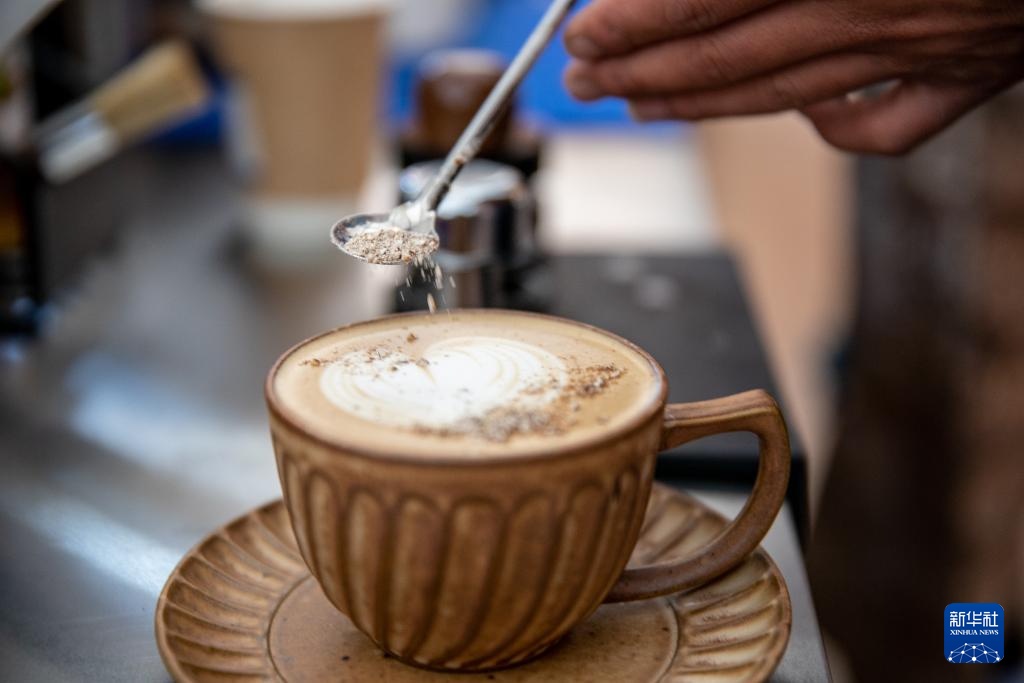 达瓦卓玛钦乐工坊 四川甘孜藏族自治州德格县麦宿镇 唐卡绘画编织土陶木雕_达瓦卓玛结婚照