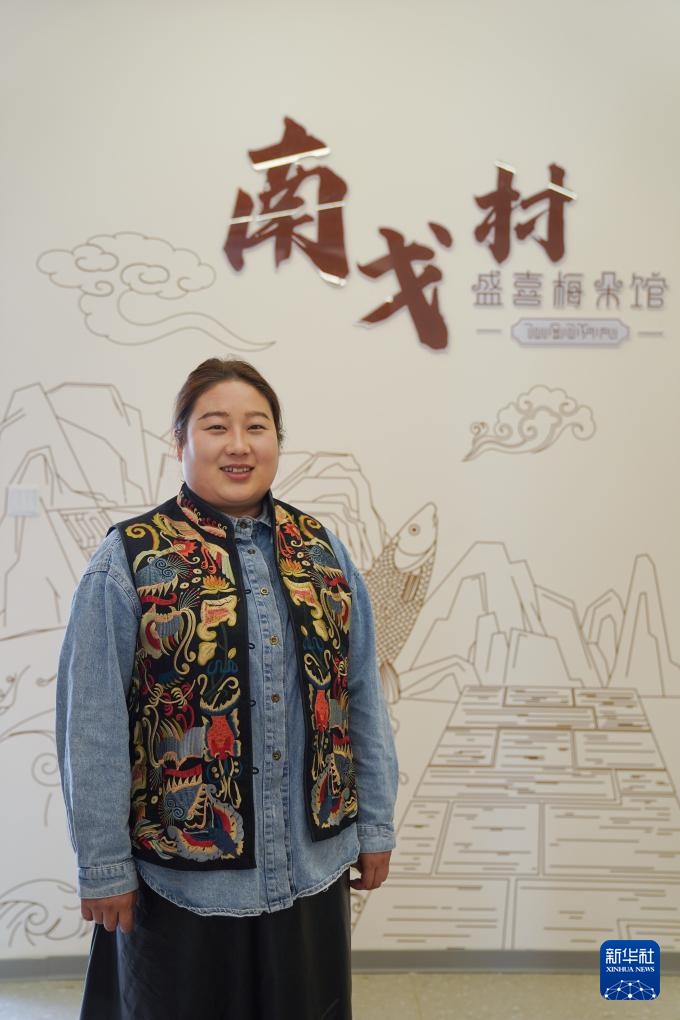 达瓦卓玛结婚照_达瓦卓玛钦乐工坊 四川甘孜藏族自治州德格县麦宿镇 唐卡绘画编织土陶木雕