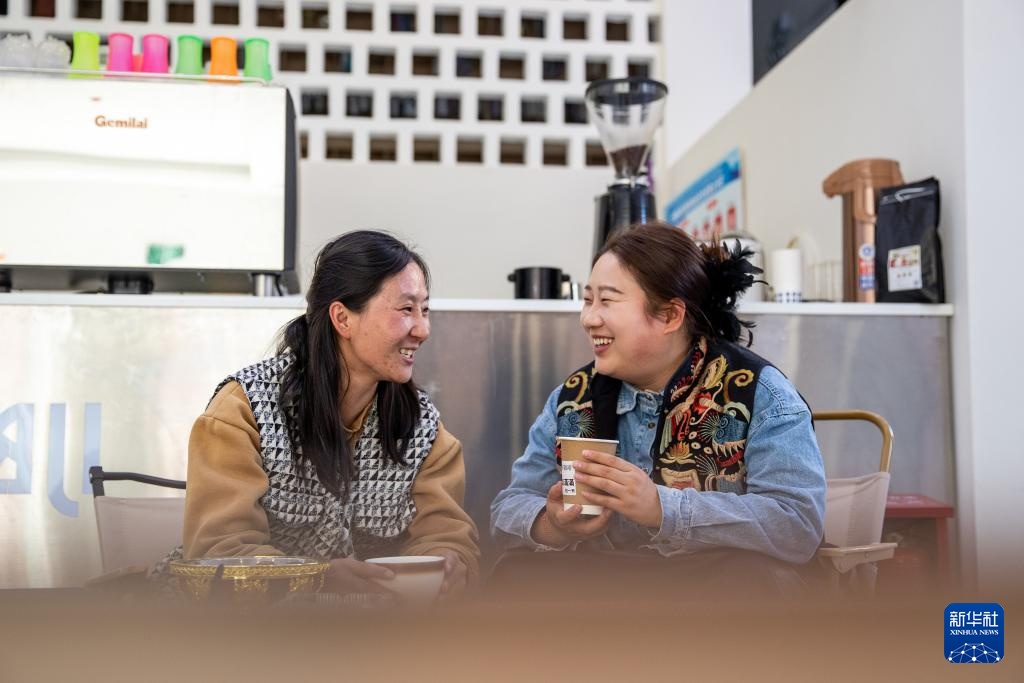 达瓦卓玛钦乐工坊 四川甘孜藏族自治州德格县麦宿镇 唐卡绘画编织土陶木雕_达瓦卓玛结婚照